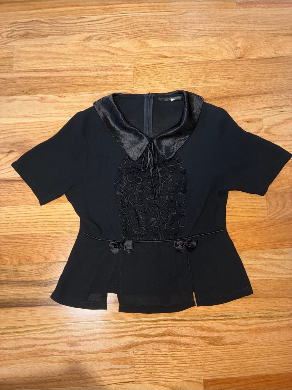Dolce & Gabbana Black Short-Sleeve Peplum Top with Satin Collar